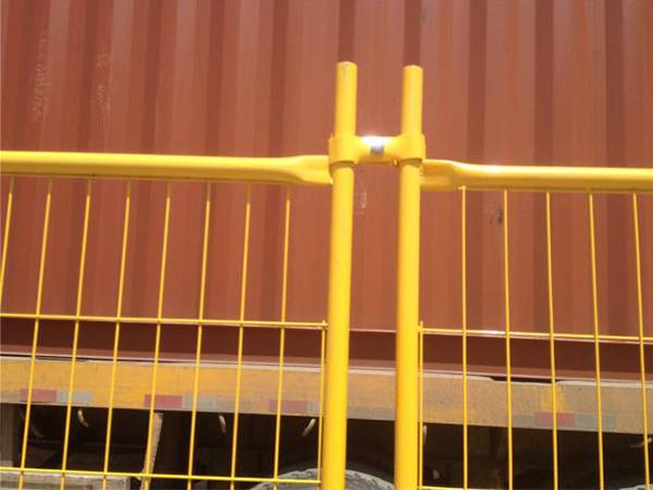 A close up picture show the frame of Australia temporary fence with 360° full welded point.