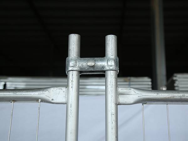 The two galvanized Australia temporary fence are connected with clamp.