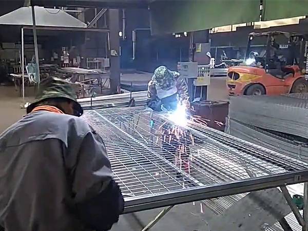 Workers are welding the Canada temporary fence.