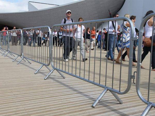 Crowd control barriers with fixed feet are formed the tourist path.